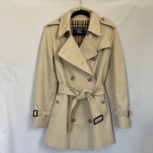 🎉HP🎉 BURBERRY VINTAGE TRENCH COAT Sz 10ish